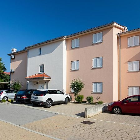 Apartments Crnekovic IV Башка Екстер'єр фото
