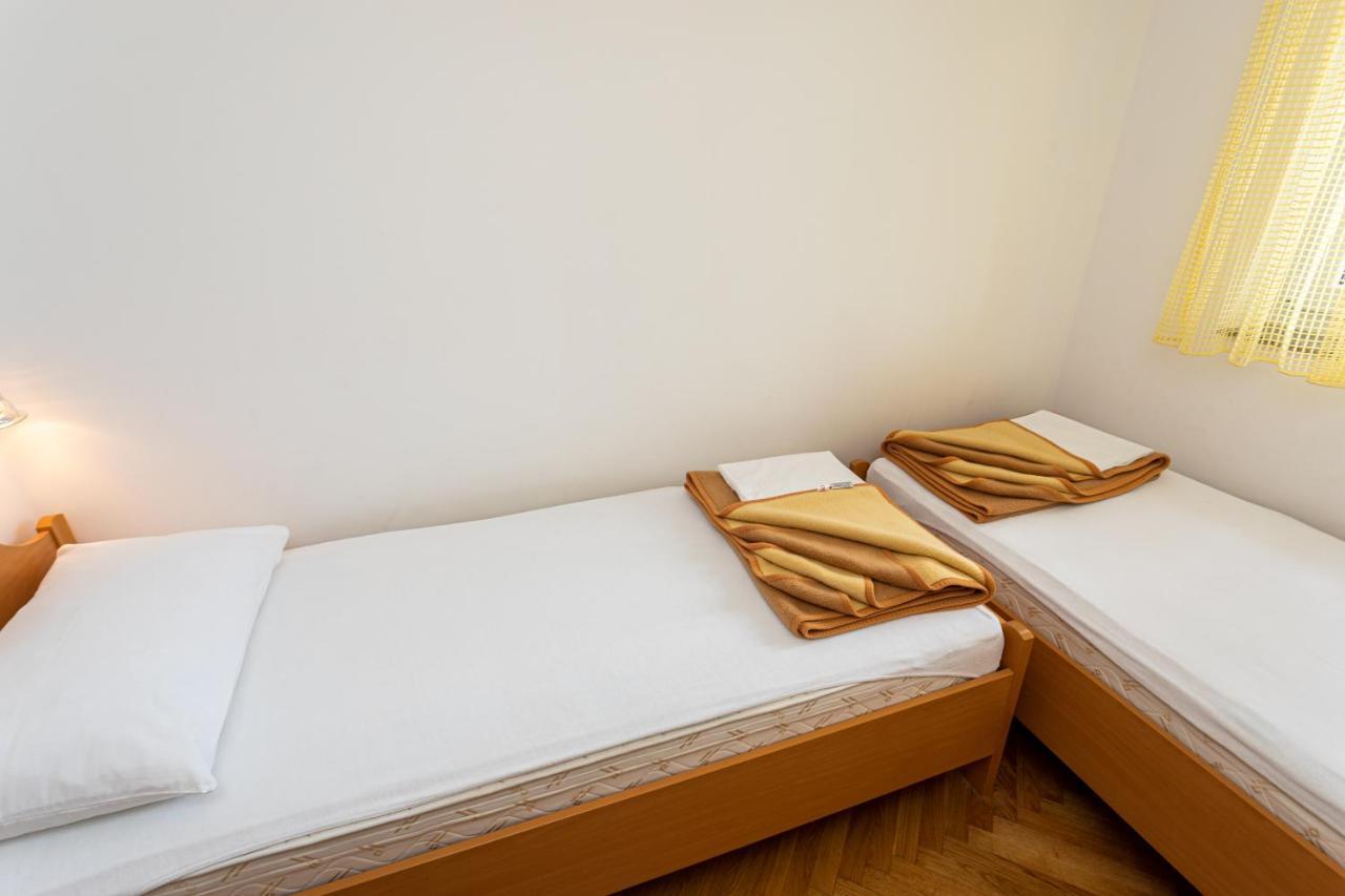 Apartments Crnekovic IV Башка Екстер'єр фото
